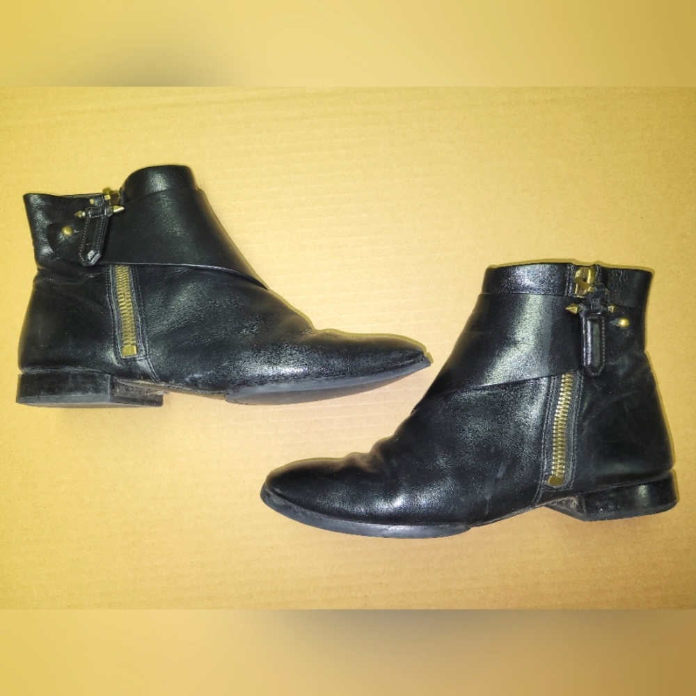 StellaLuna Booties, black leather, gold zipper, great hardware and wrap sz 37